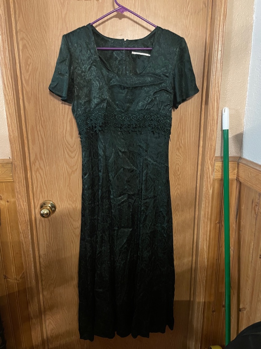 Elegant Dark Green Lace-Detail Women's Dress